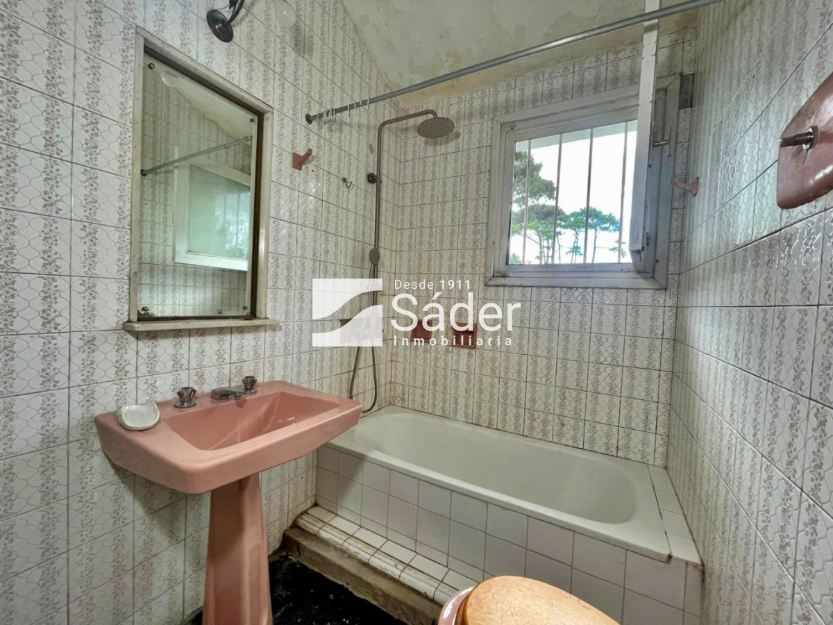 Casa ID.4852 - Una propiedad con historia y carácter, en una ubicación privilegiada de Playa Mansa