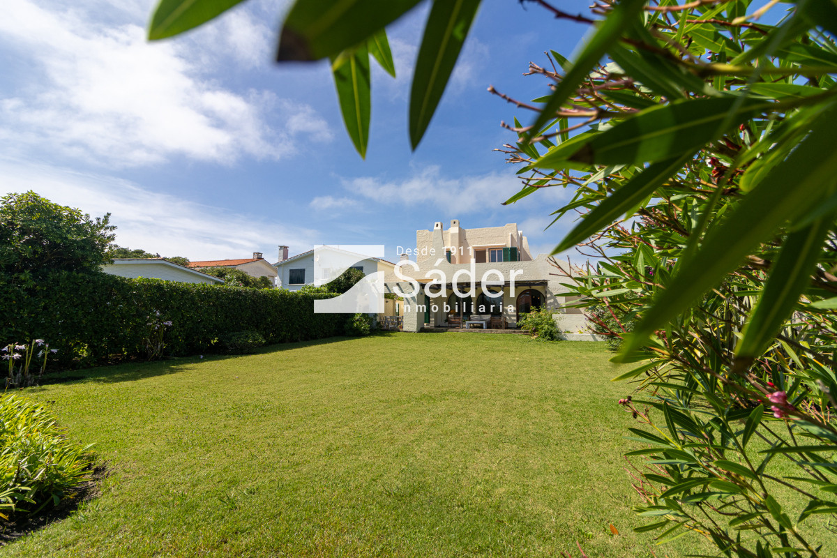 Casa ID.827 - Casa en venta y alquiler Peninsula 4 dormitorios