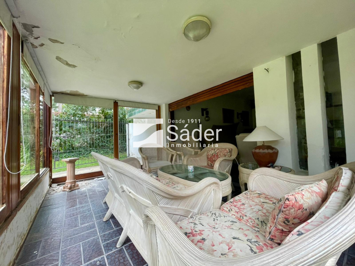 Casa ID.4903 - Casa sólida de época para reciclar en excelente ubicación Playa Mansa parada 10