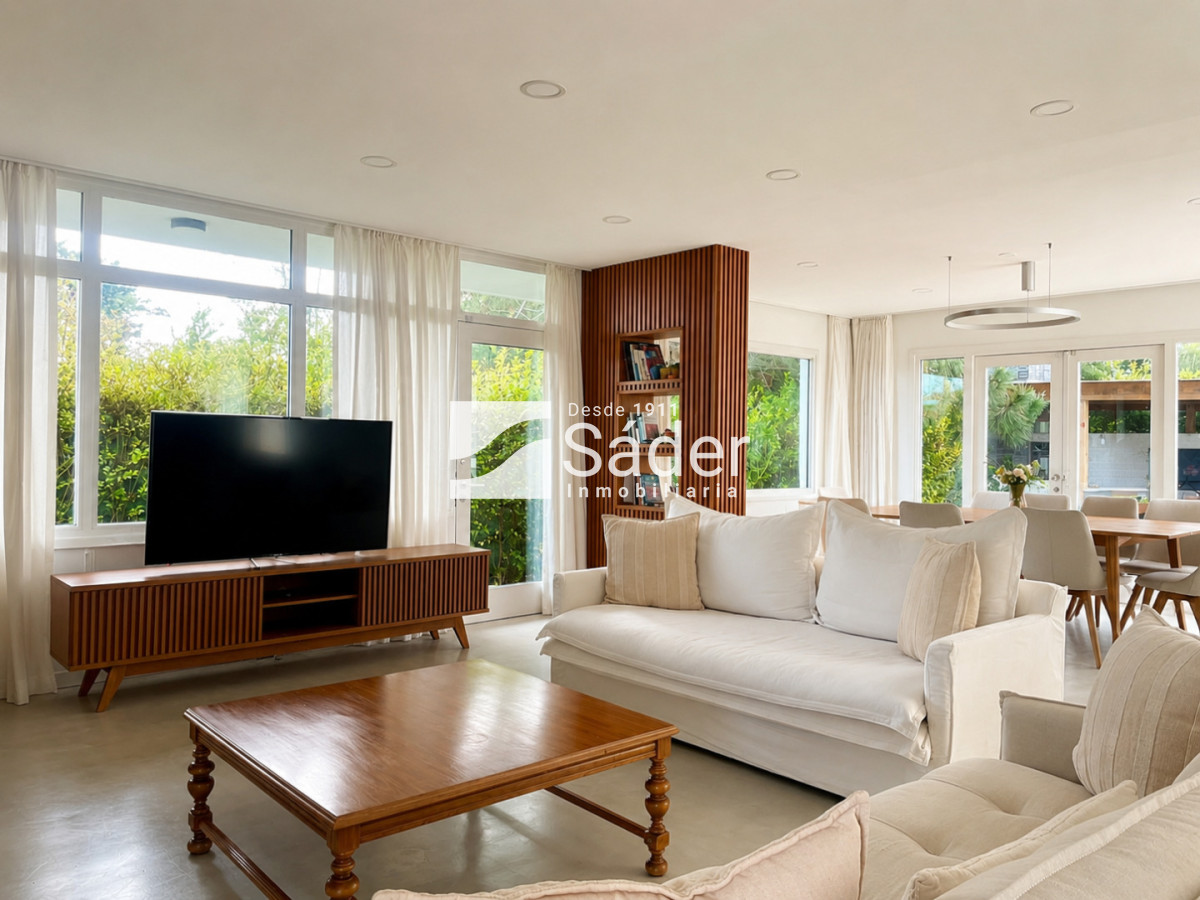 Casa ID.4973 - Excelente casa en Pinares. 3 suites, piscina y parrillero 