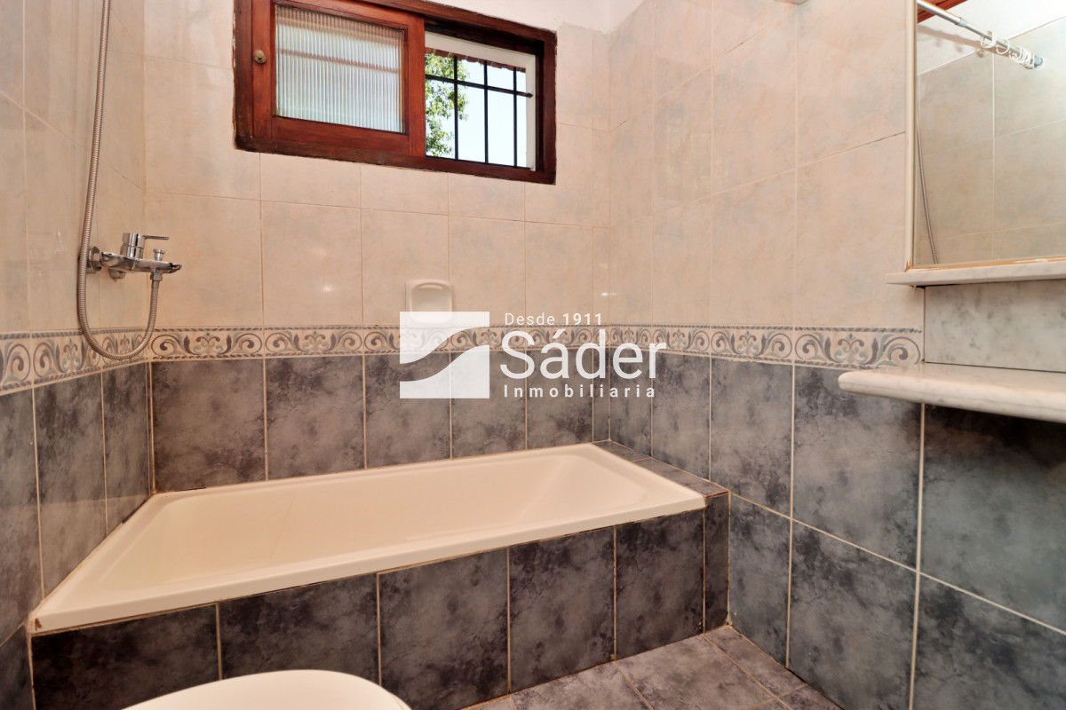 Casa ID.4624 - Hermoso Chalet en venta barrio Marly excelente entorno