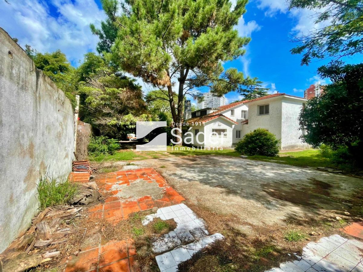 Casa ID.4852 - Una propiedad con historia y carácter, en una ubicación privilegiada de Playa Mansa