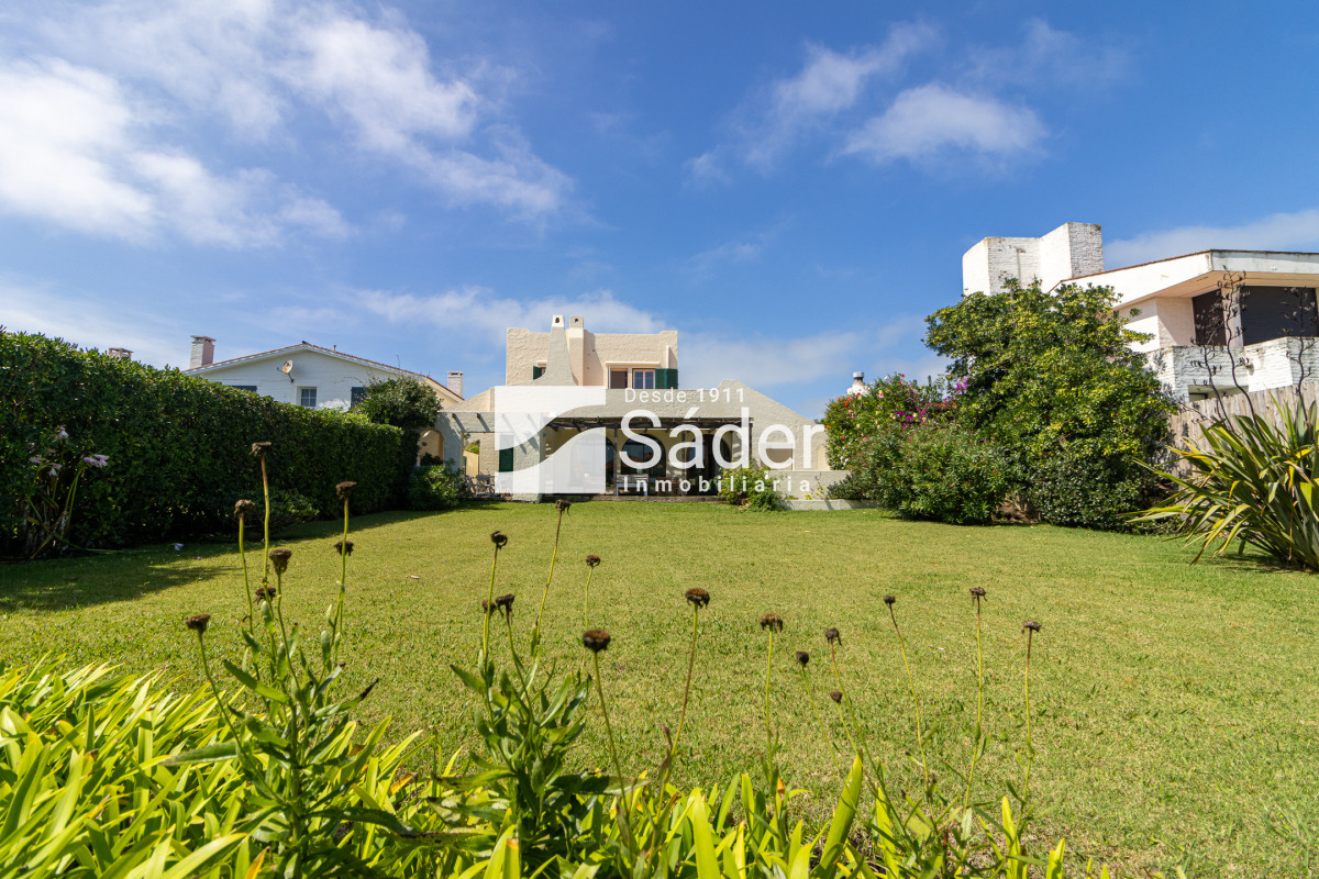 Casa ID.827 - Casa en venta y alquiler Peninsula 4 dormitorios