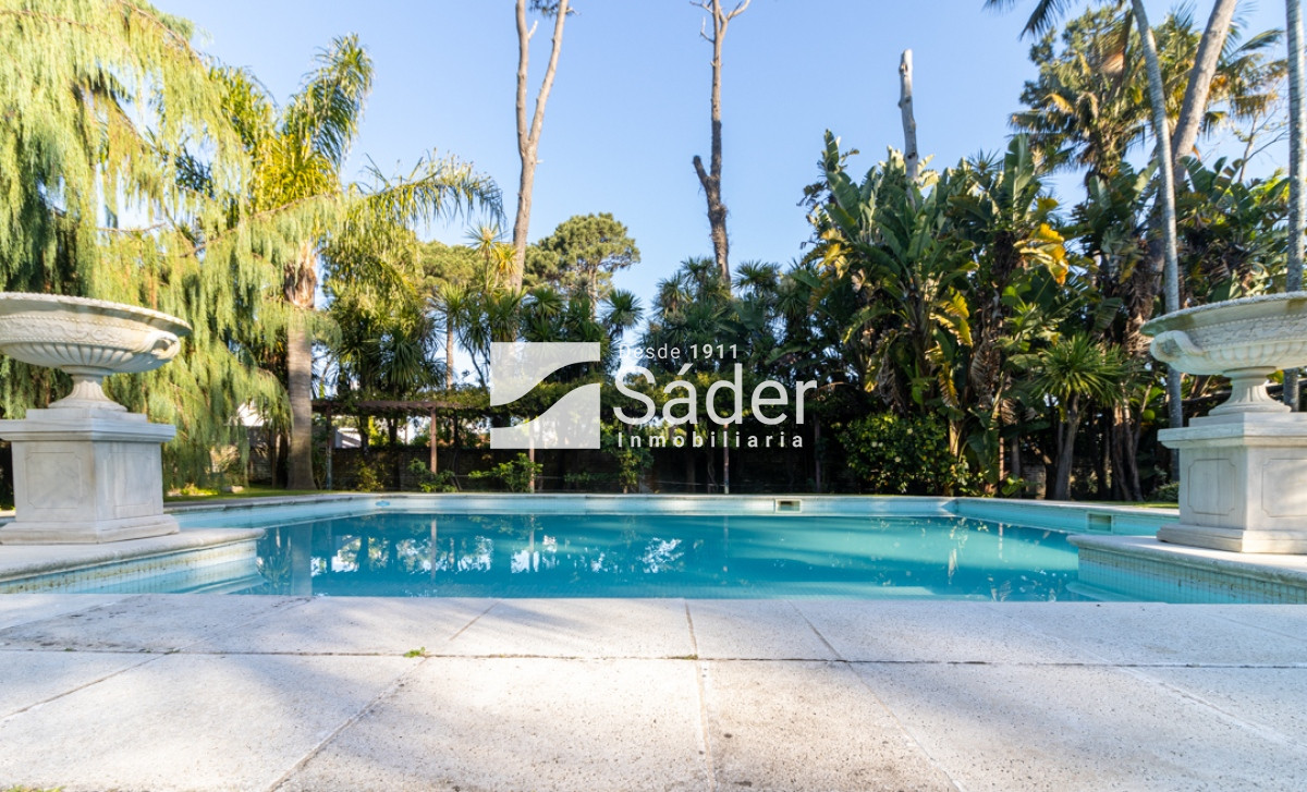 Casa ID.2289 - Casa en venta Playa Mansa 5 dormitorios 