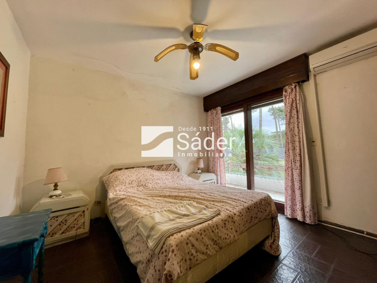 Casa ID.4903 - Casa sólida de época para reciclar en excelente ubicación Playa Mansa parada 10
