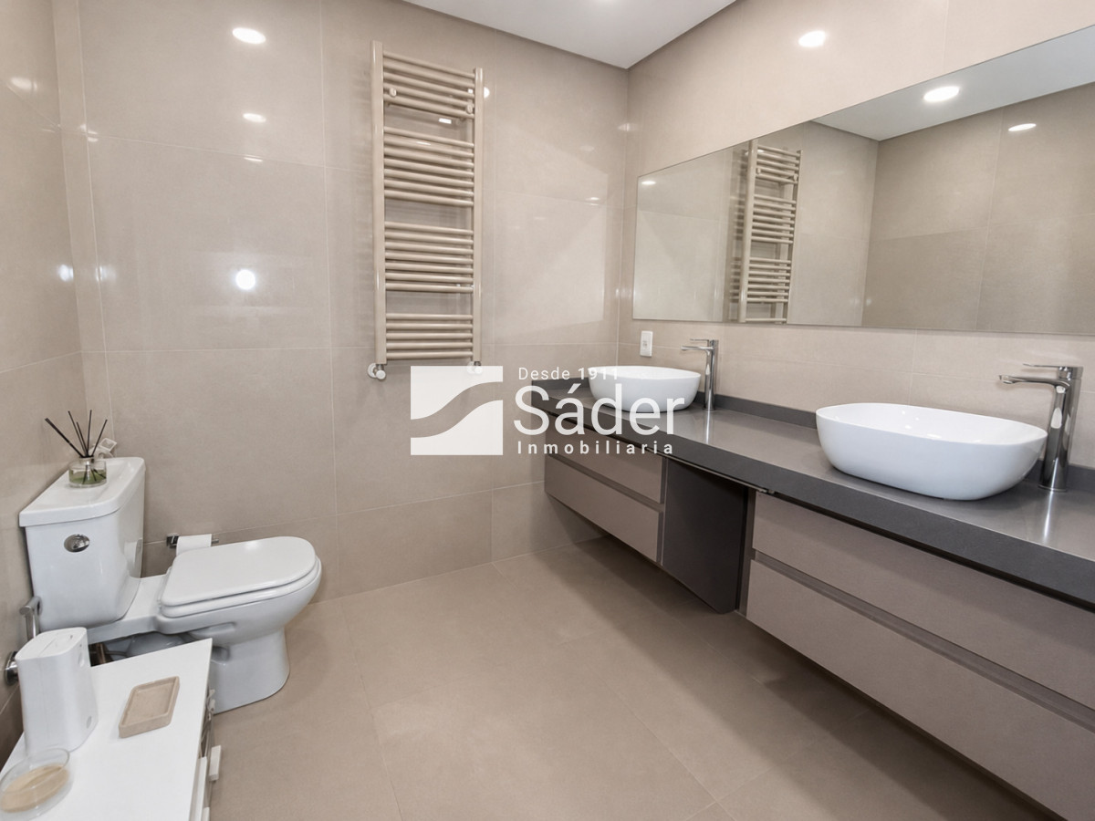Casa ID.4973 - Excelente casa en Pinares. 3 suites, piscina y parrillero 