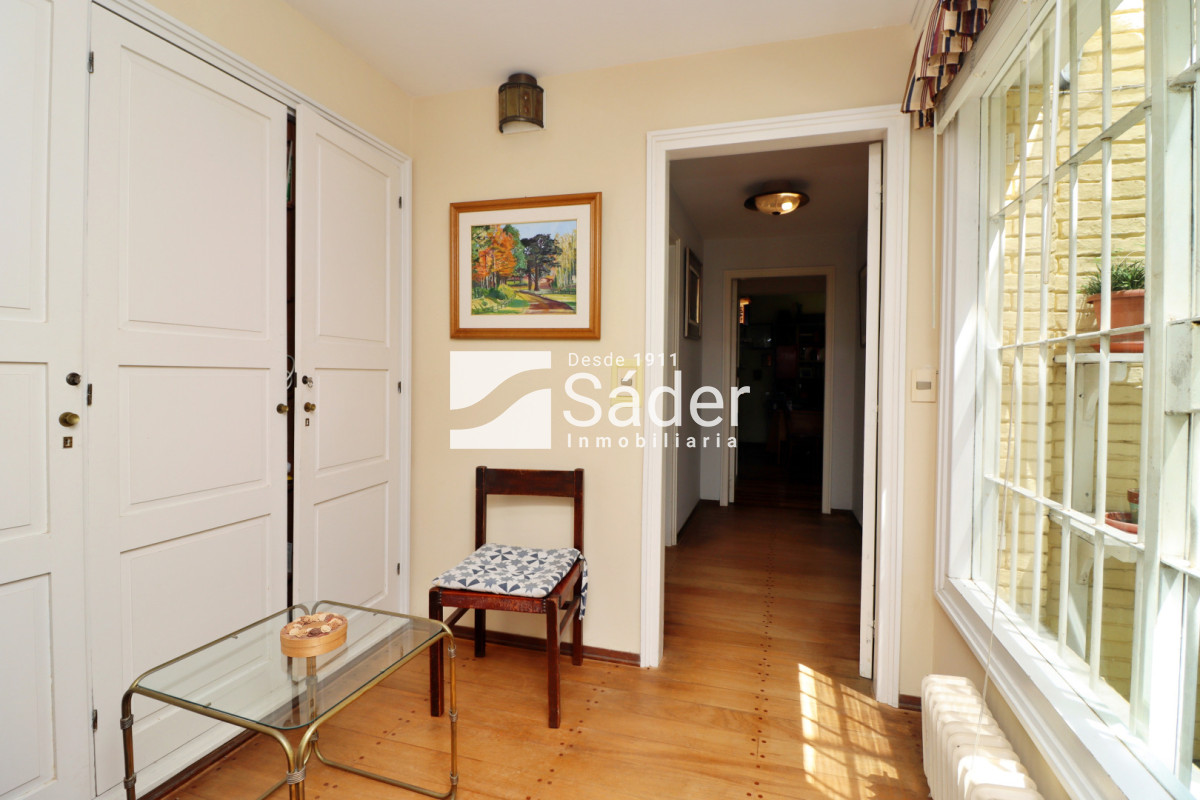 Casa ID.4517 - Espectacular casa en venta en Playa Mansa estilo clásico buena categoría