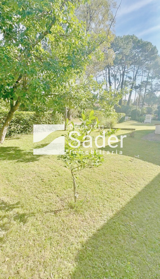 Casa ID.3730 - Alquiler Casa en Pinares 3 dormitorios y servicio. Parada 32