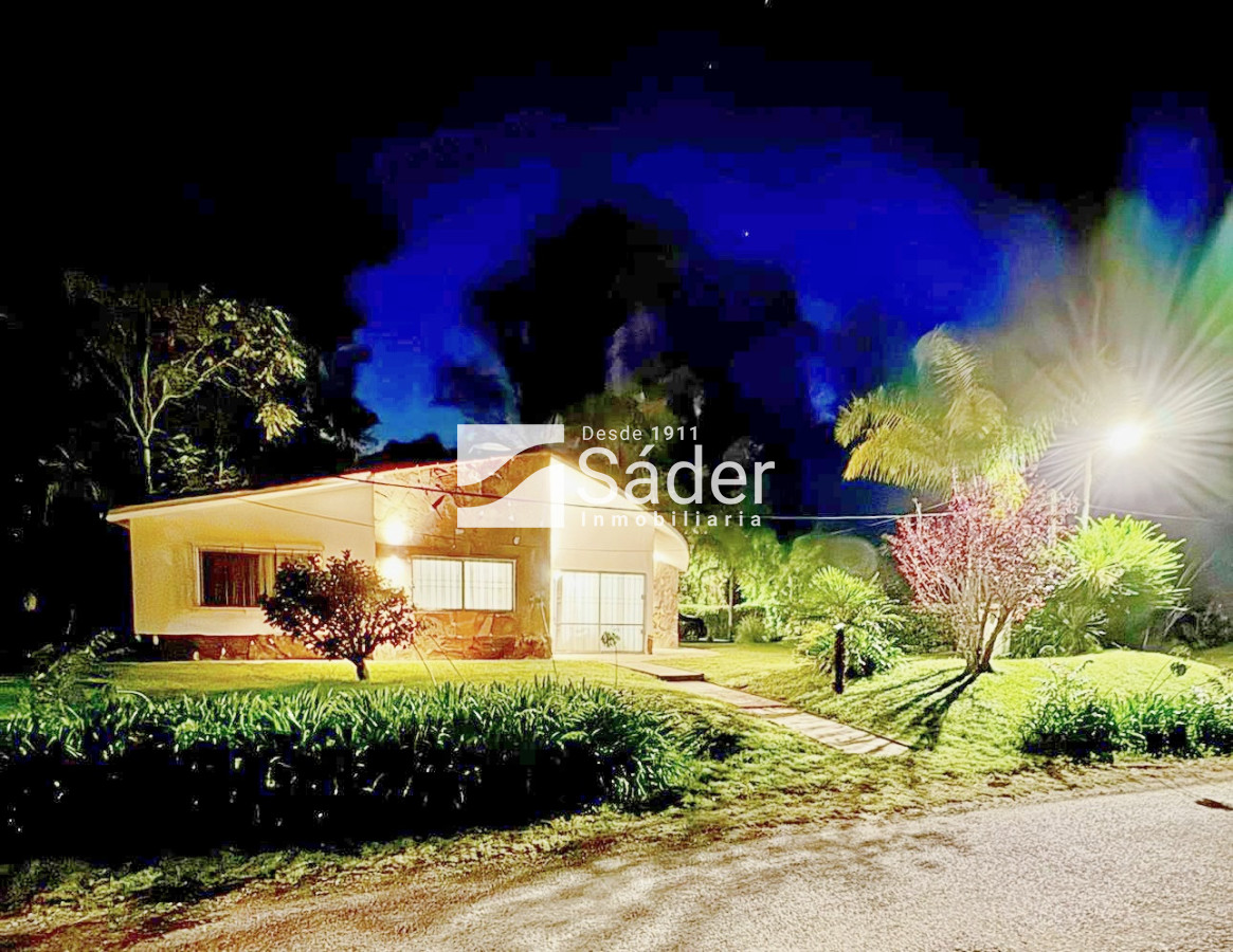 Casa ID.3730 - Alquiler Casa en Pinares 3 dormitorios y servicio. Parada 32