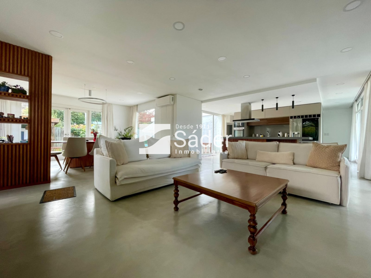 Casa ID.4973 - Excelente casa en Pinares. 3 suites, piscina y parrillero 