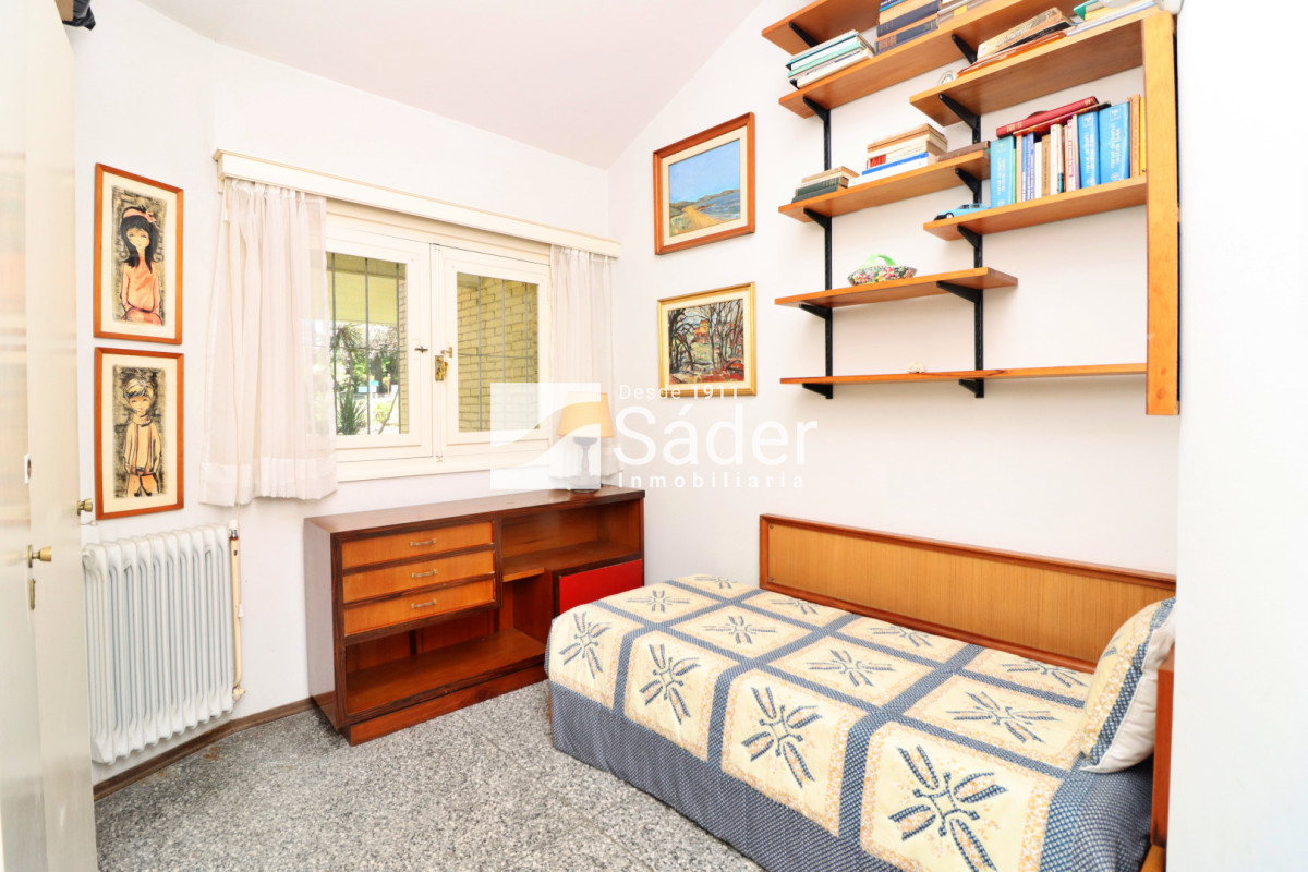 Casa ID.4517 - Espectacular casa en venta en Playa Mansa estilo clásico buena categoría