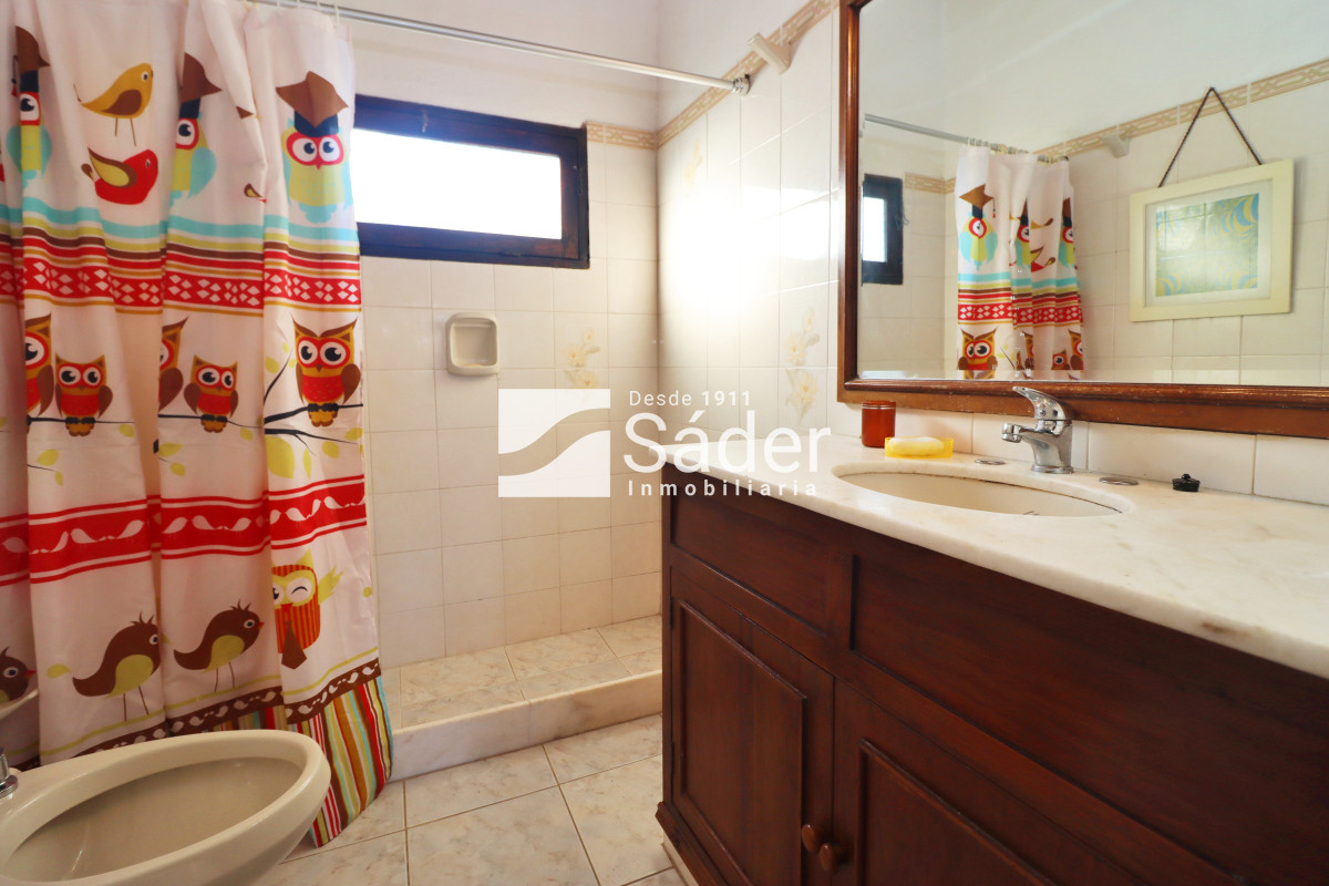 Casa ID.4192 - Chalet estilo tradicional en Pinares con gran terreno y vistas al mar