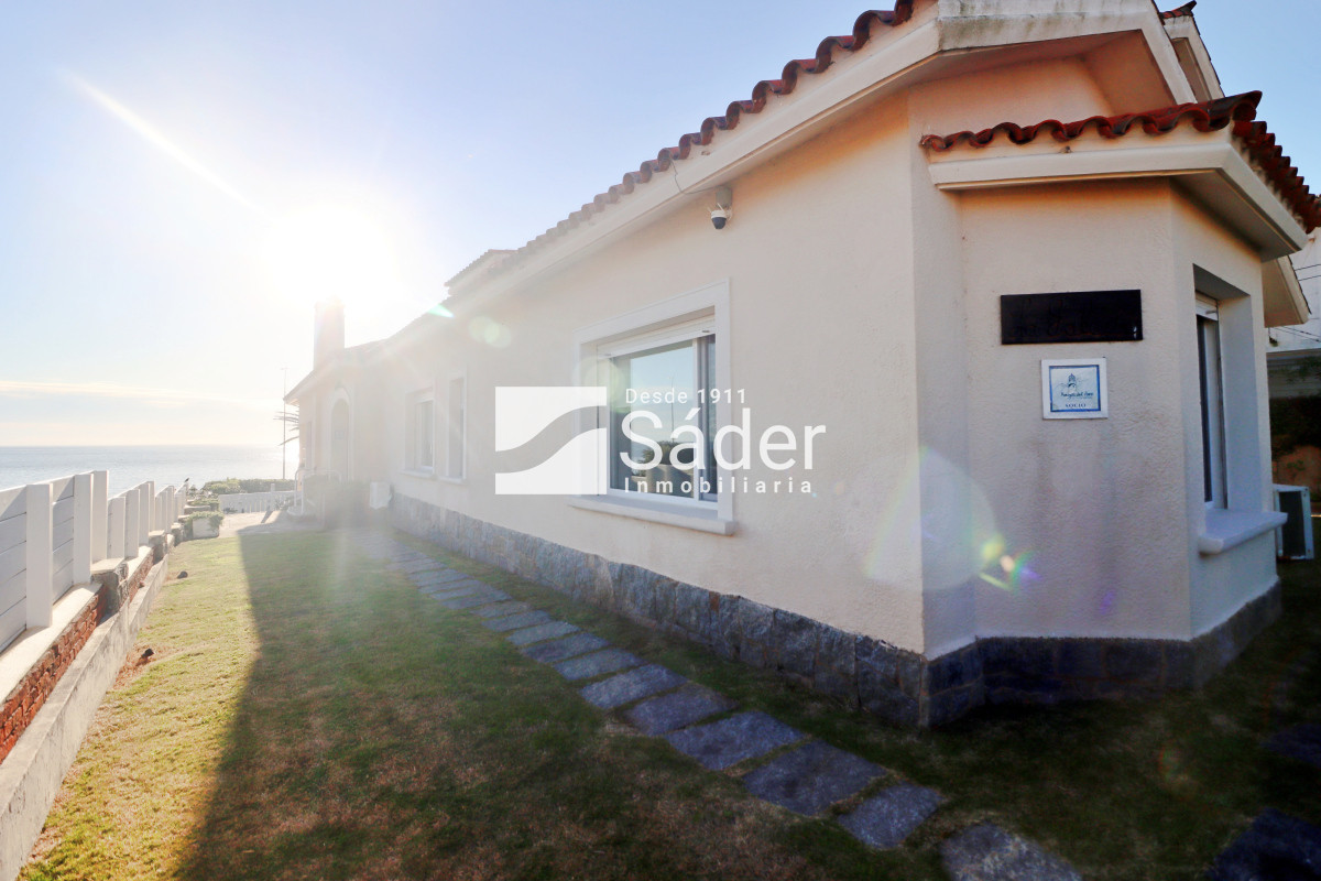 Casa ID.4364 - Casa en peninsula, primera linea frente al mar