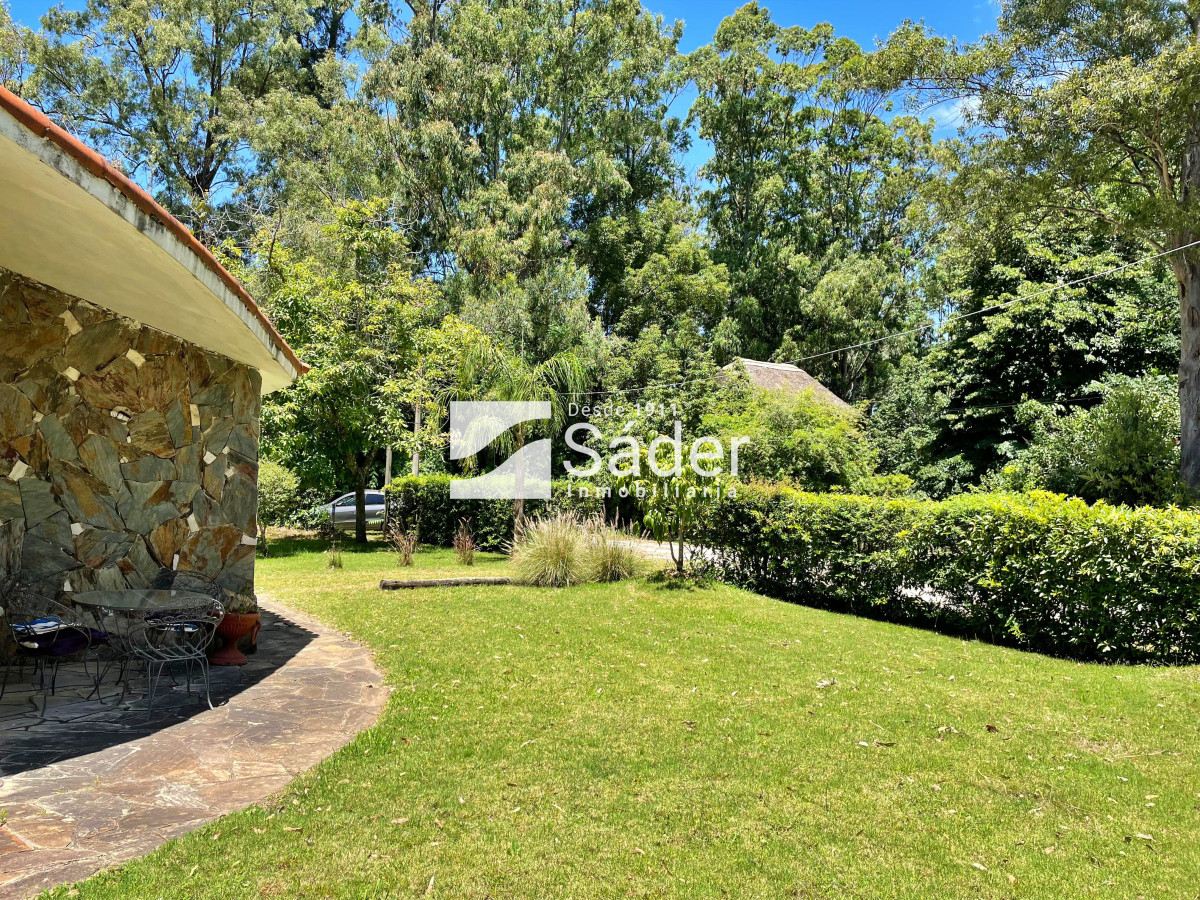 Casa ID.3730 - Alquiler Casa en Pinares 3 dormitorios y servicio. Parada 32