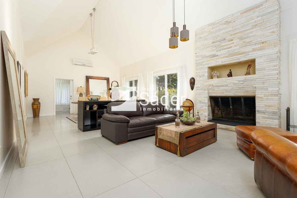 Casa ID.4412 - Casa con piscina en zona Cantegril.