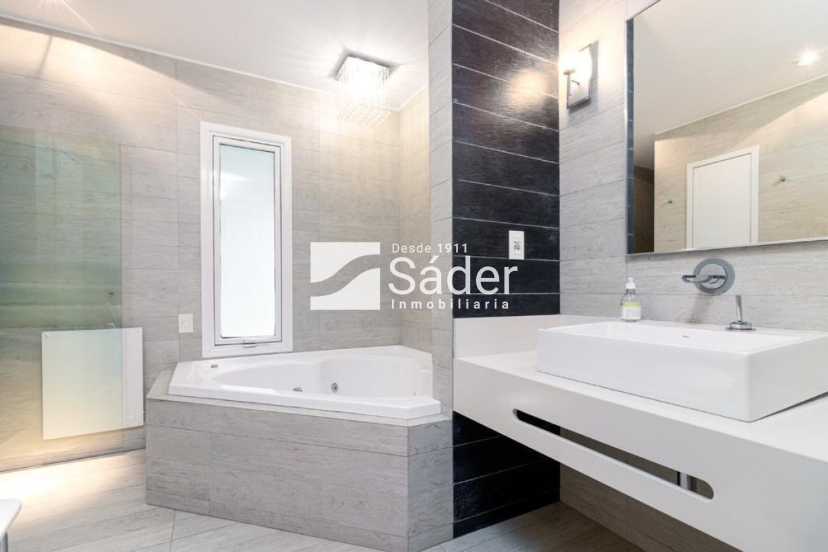 Casa ID.4412 - Casa con piscina en zona Cantegril.