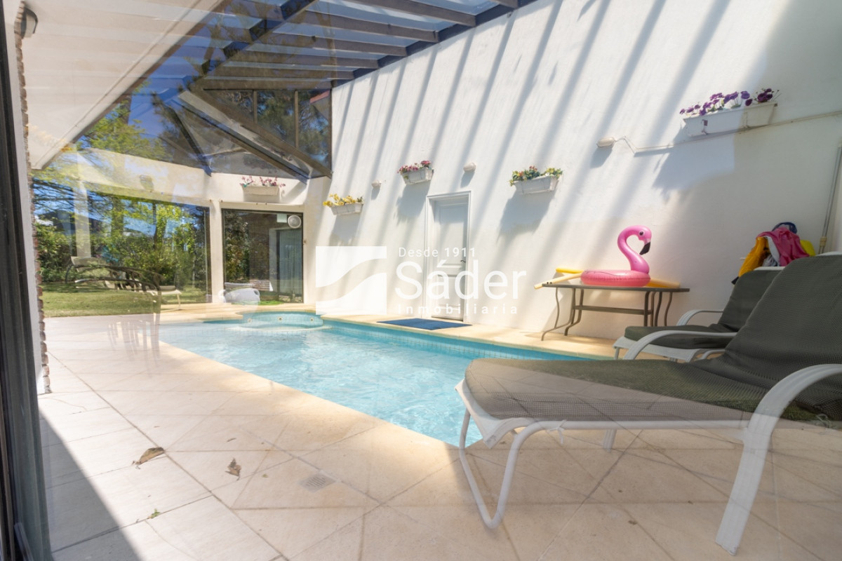 Casa ID.759 - Casa en venta y alquiler Playa Mansa 5 dormitorios