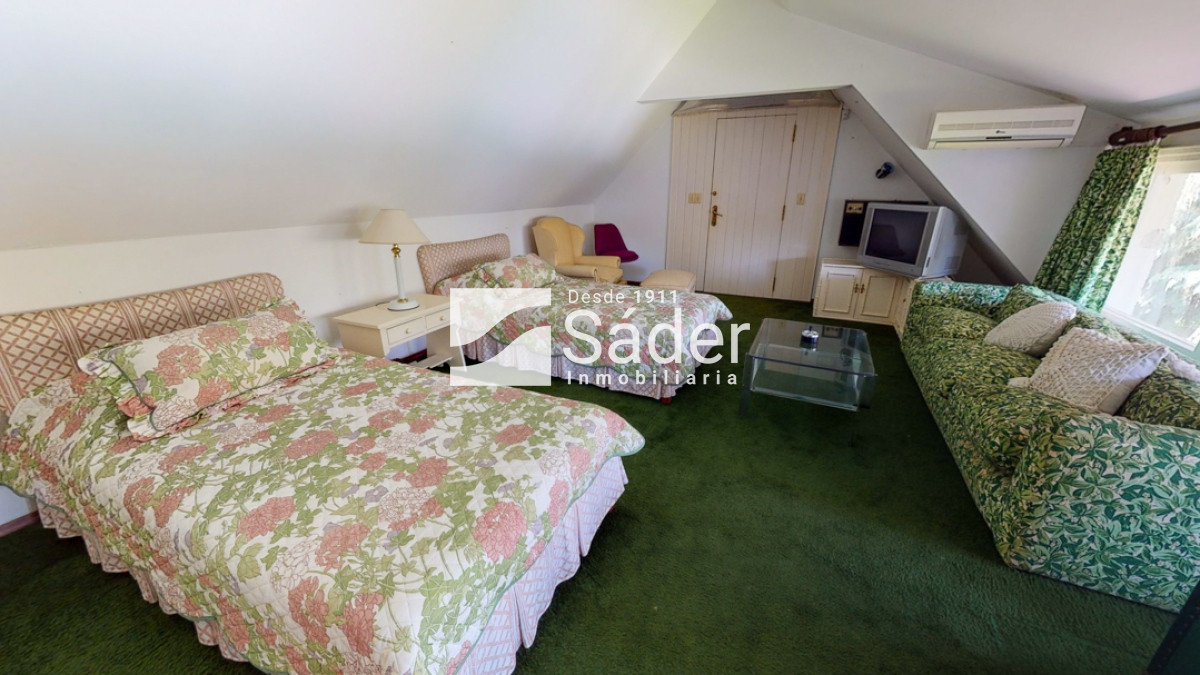 Casa ID.2289 - Casa en venta Playa Mansa 5 dormitorios 