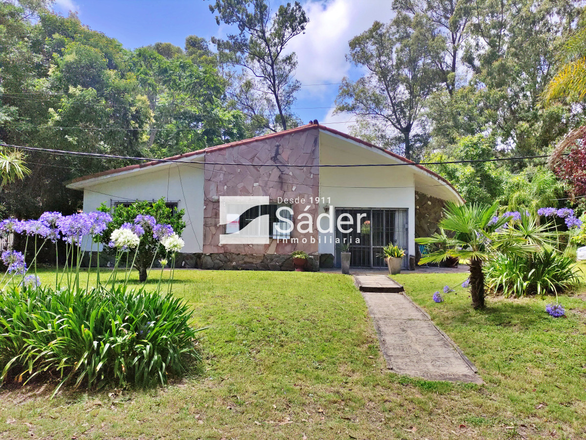 Casa ID.3730 - Alquiler Casa en Pinares 3 dormitorios y servicio. Parada 32