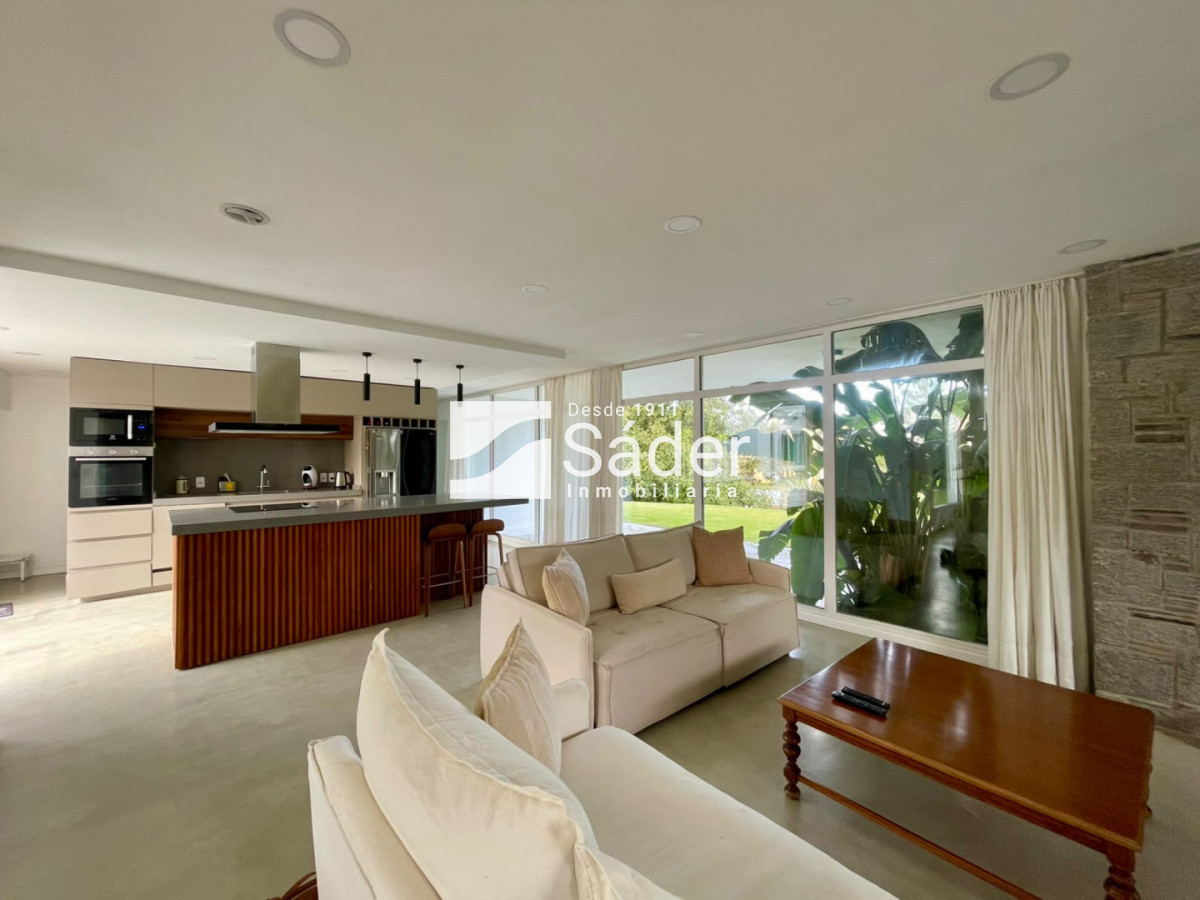 Casa ID.4973 - Excelente casa en Pinares. 3 suites, piscina y parrillero 