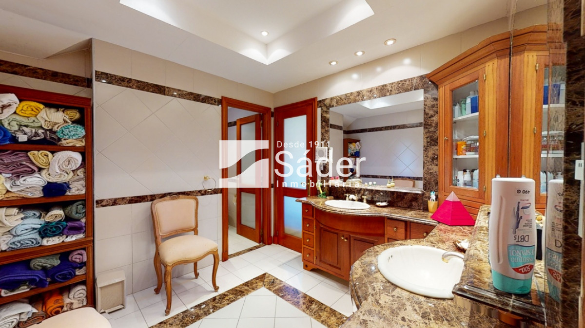 Casa ID.759 - Casa en venta y alquiler Playa Mansa 5 dormitorios