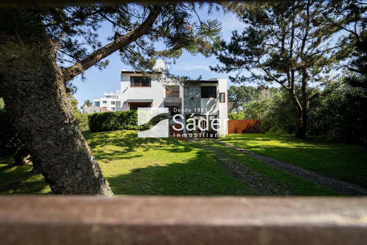 Casa ID.3179 - Casa en venta Pinares 3 dormitorios