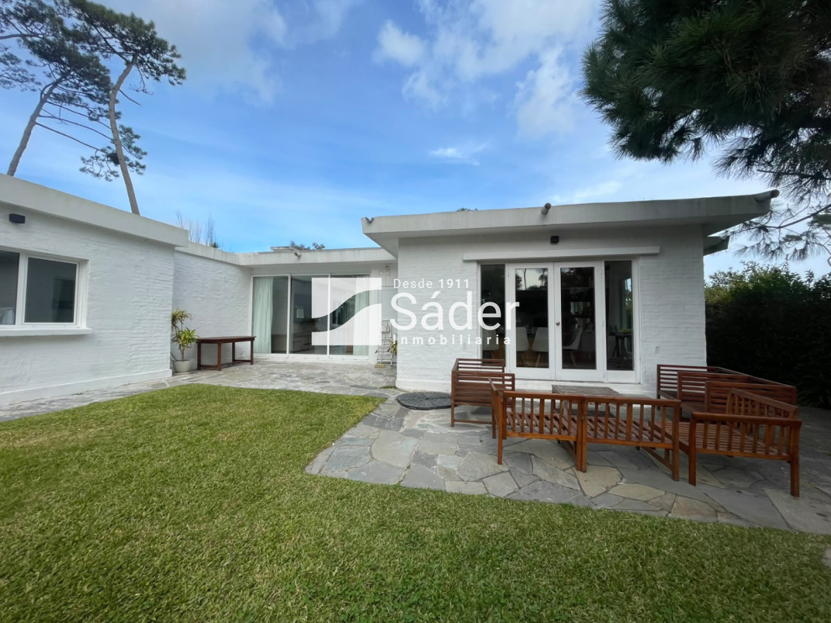 Casa ID.4973 - Excelente casa en Pinares. 3 suites, piscina y parrillero 