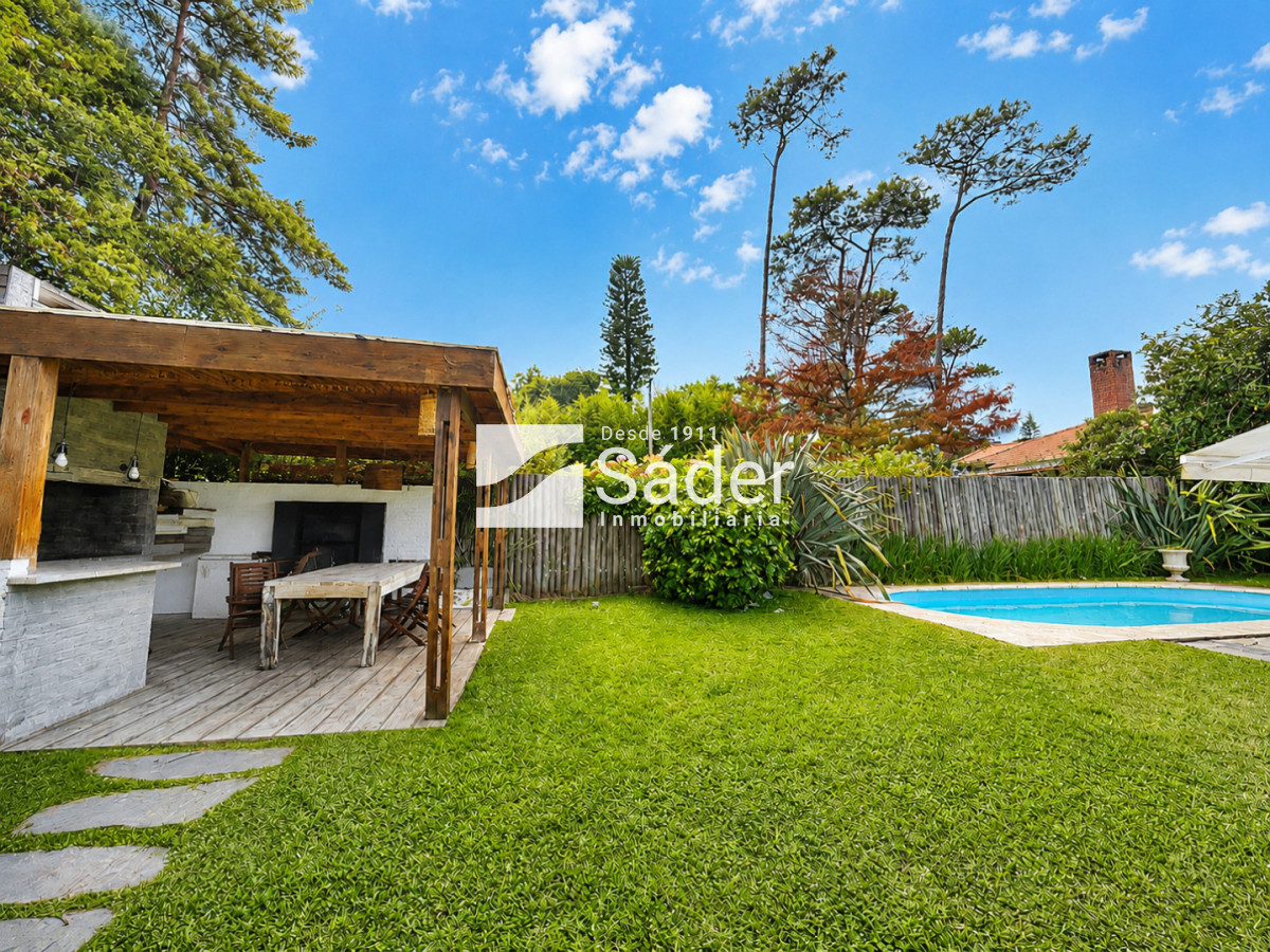 Casa ID.4973 - Excelente casa en Pinares. 3 suites, piscina y parrillero 