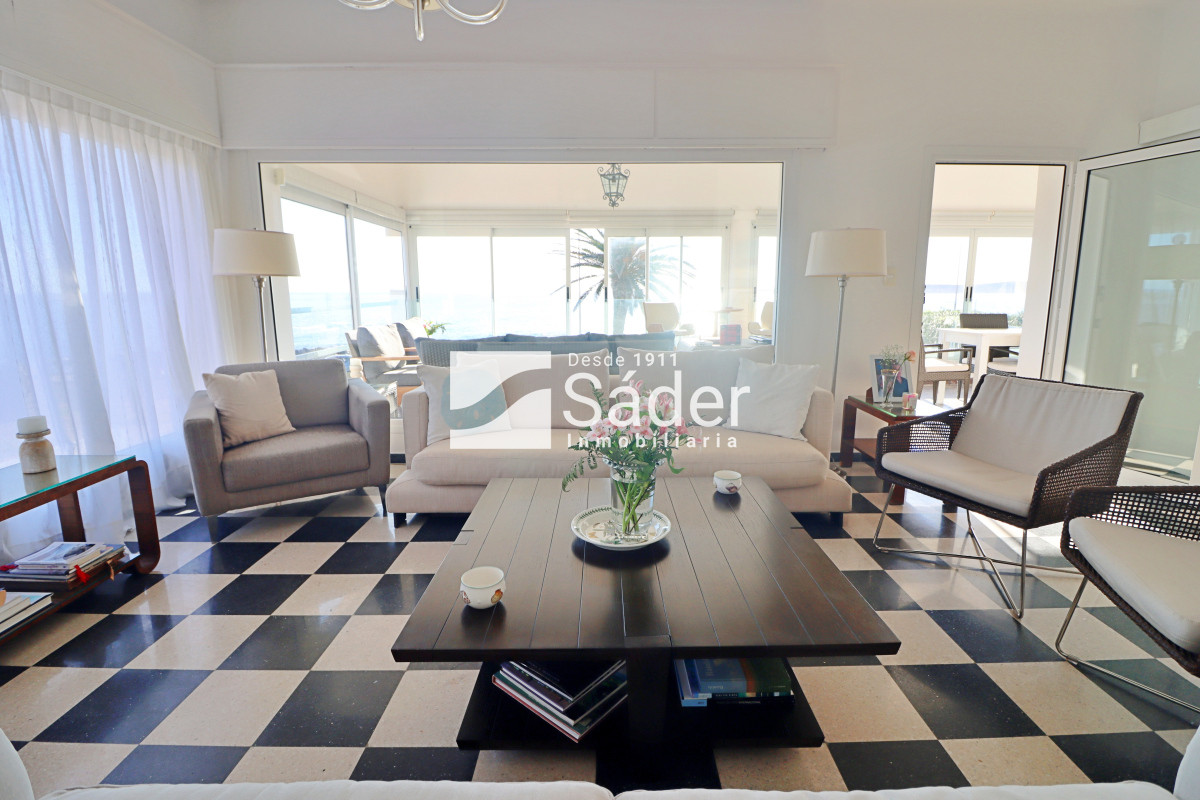 Casa ID.4364 - Casa en peninsula, primera linea frente al mar