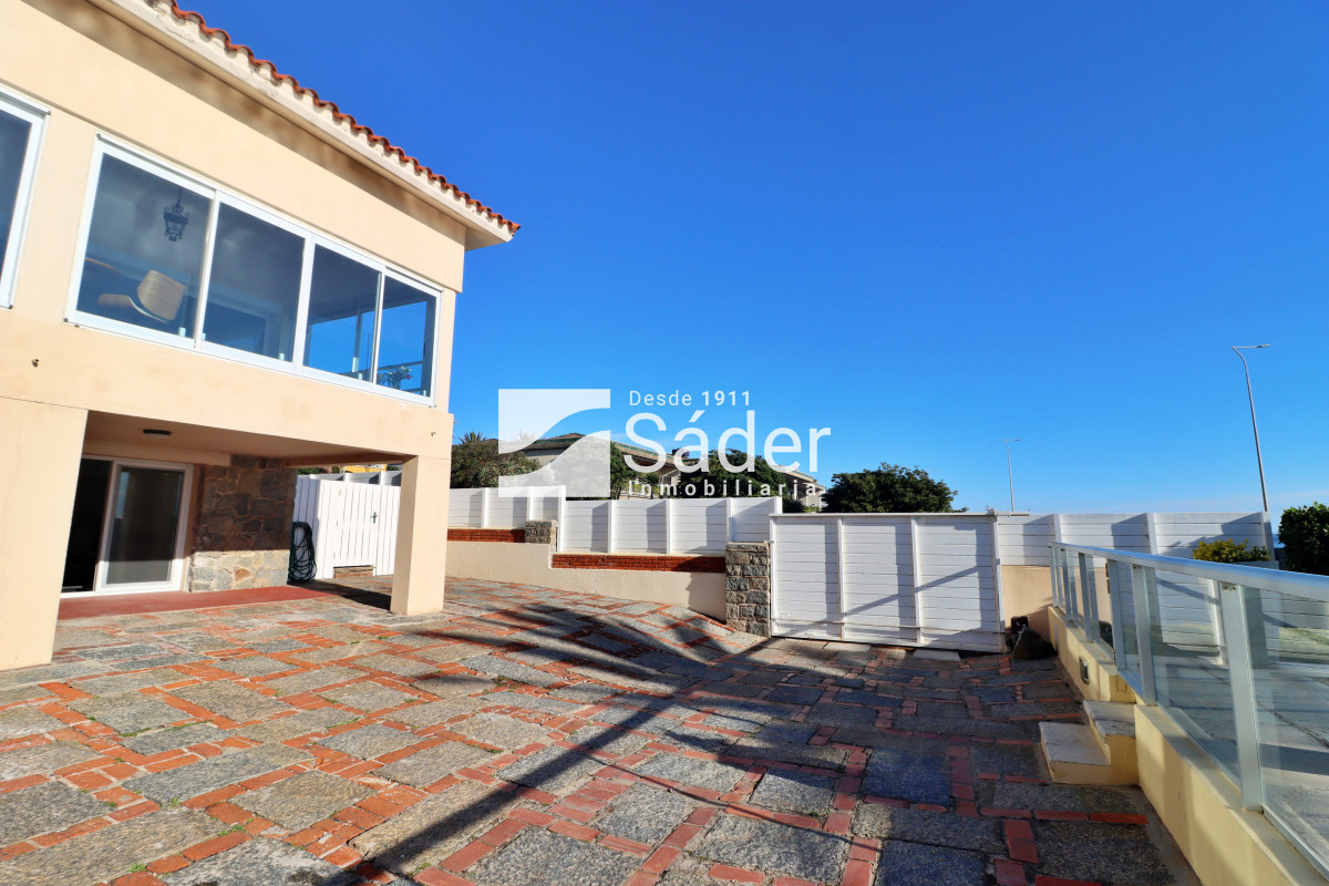 Casa ID.4364 - Casa en peninsula, primera linea frente al mar