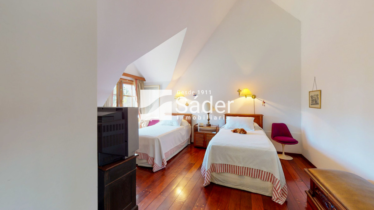 Casa ID.2289 - Casa en venta Playa Mansa 5 dormitorios 