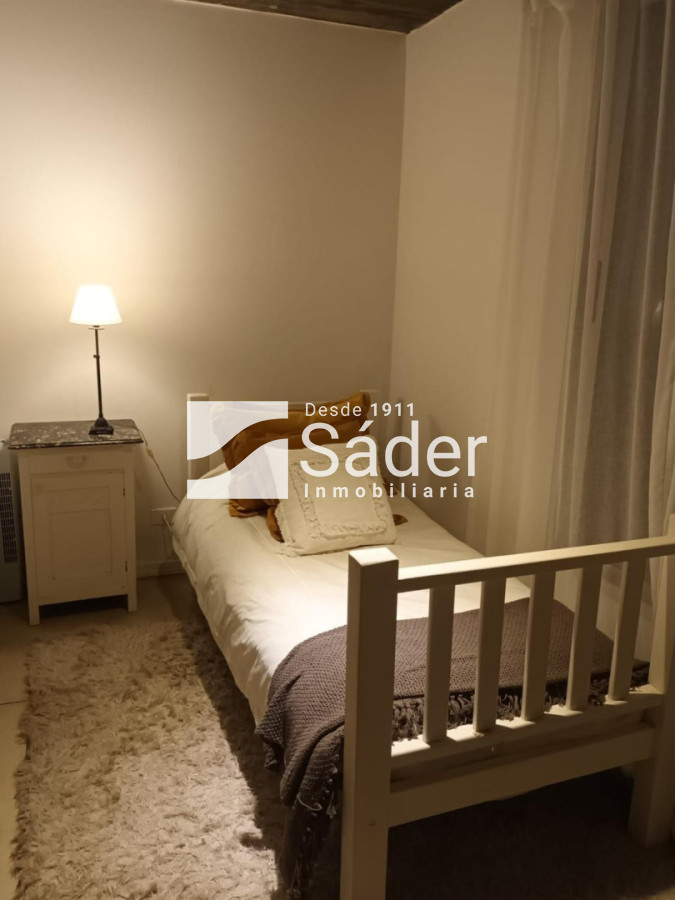 Casa ID.4604 - Casa en Rincón del Indio, alquiler y venta. 3 Suites, Amplio Jardín, Piscina y Parrillero 