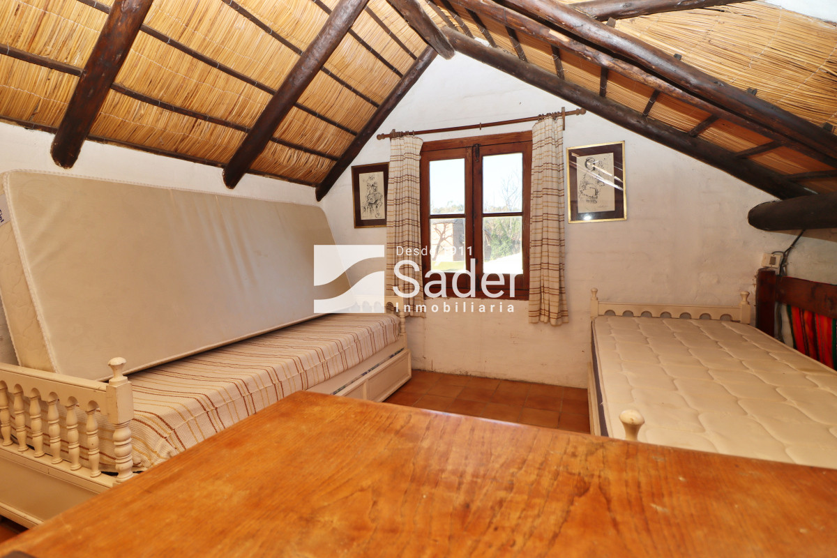 Casa ID.4192 - Chalet estilo tradicional en Pinares con gran terreno y vistas al mar