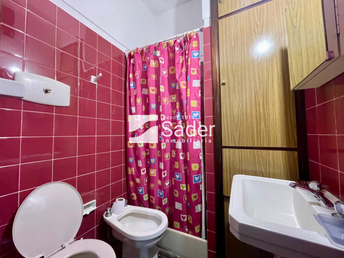 Casa ID.4903 - Casa sólida de época para reciclar en excelente ubicación Playa Mansa parada 10