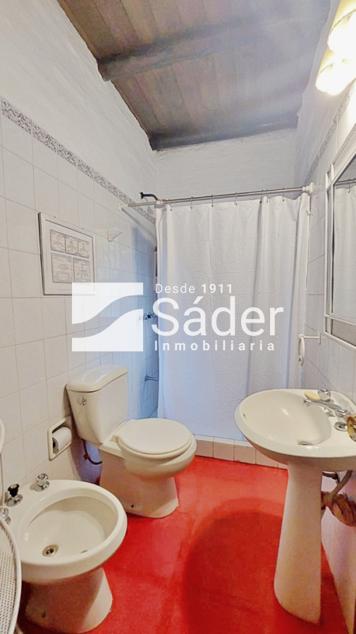 Casa ID.4758 - Casa en Alquiler 3 dormtiorios. Barrio Marly con Jardín y Piscina