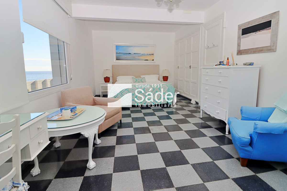 Casa ID.4364 - Casa en peninsula, primera linea frente al mar