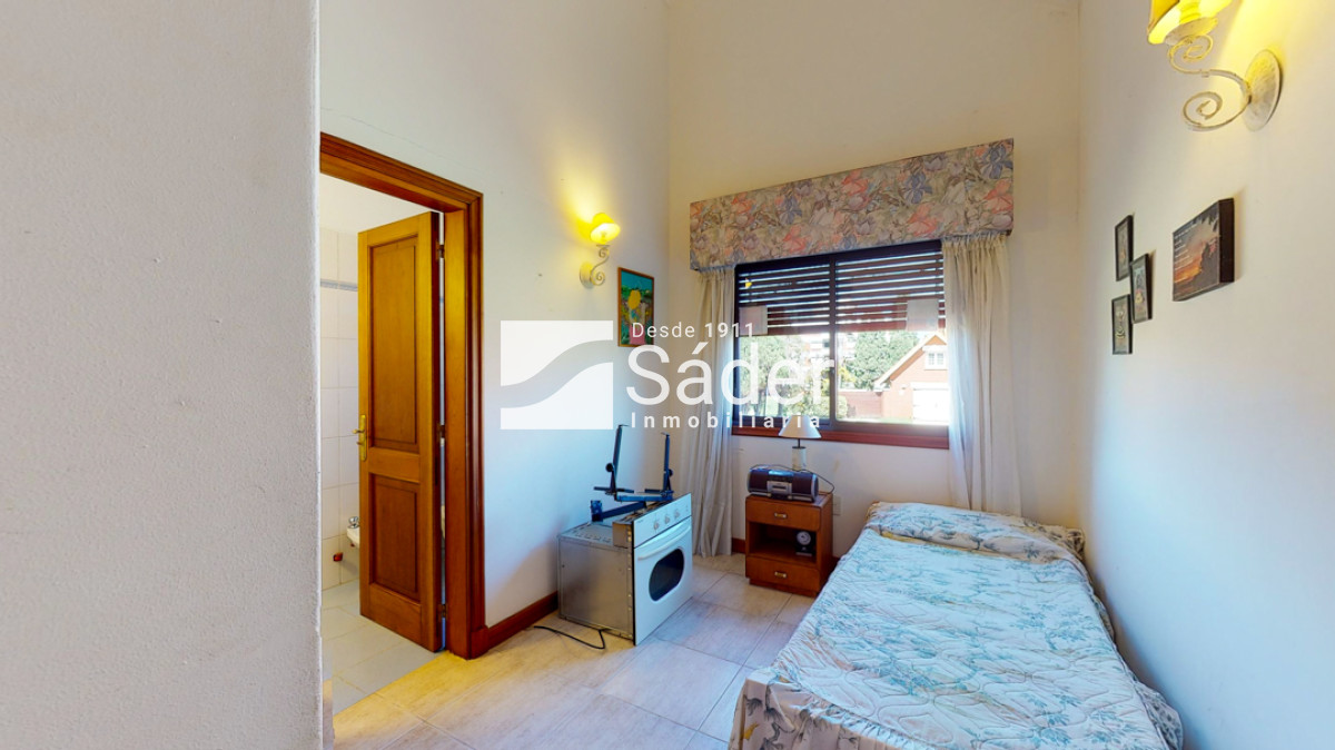 Casa ID.759 - Casa en venta y alquiler Playa Mansa 5 dormitorios