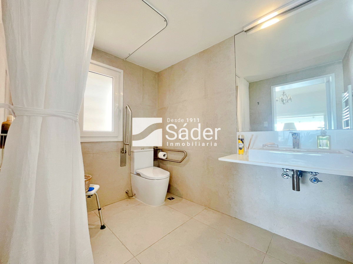 Casa ID.4364 - Casa en peninsula, primera linea frente al mar