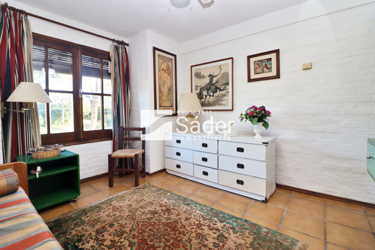 Casa ID.4192 - Chalet estilo tradicional en Pinares con gran terreno y vistas al mar