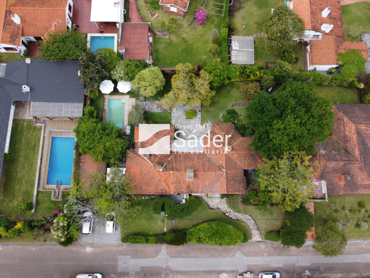 Casa ID.4465 - Casa en la mansa. 4 dormitorios, con piscina 