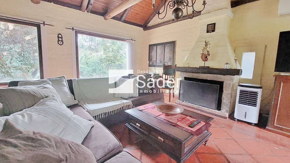 Casa ID.4758 - Casa en Alquiler 3 dormtiorios. Barrio Marly con Jardín y Piscina