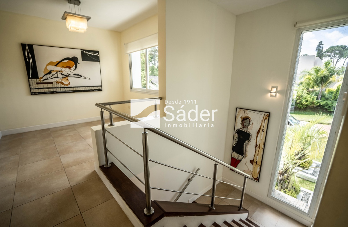 Casa ID.3452 - Elegante Casa con Piscina en Playa Mansa