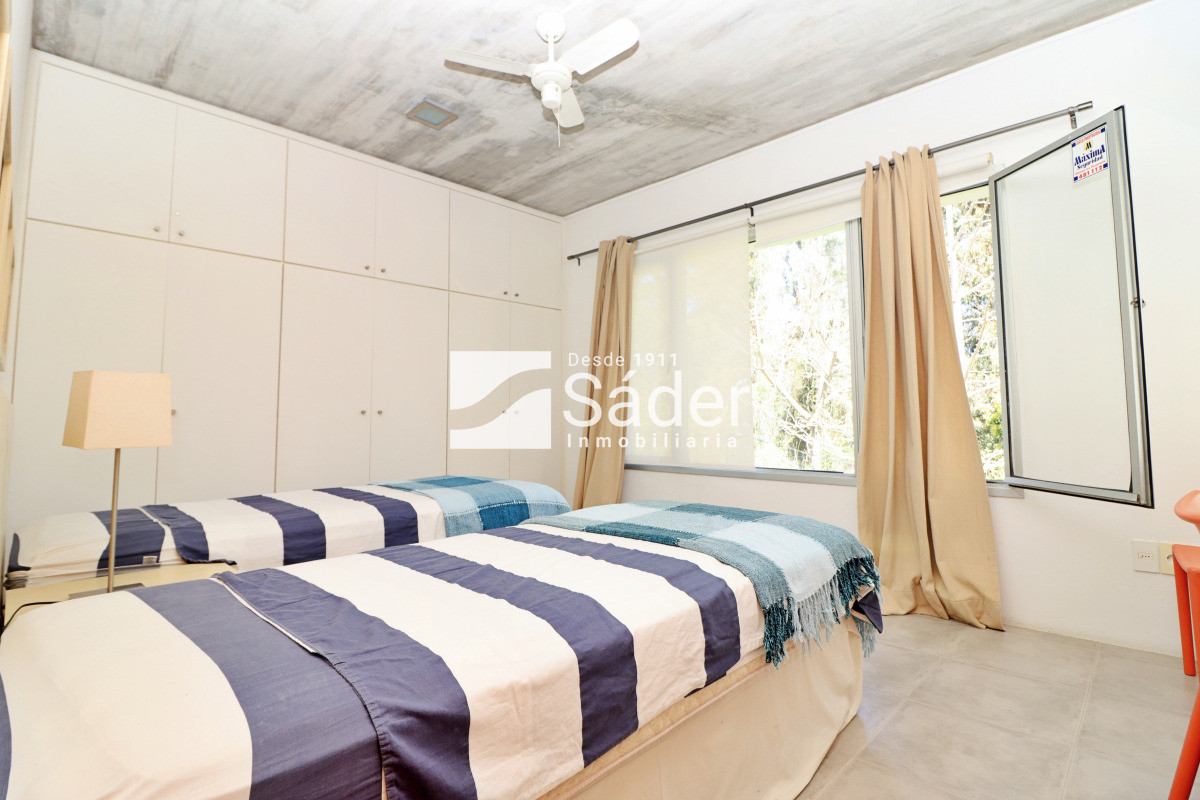 Casa ID.4437 - Casa moderna en Rincón del indio, con Piscina. 4 dorm. 