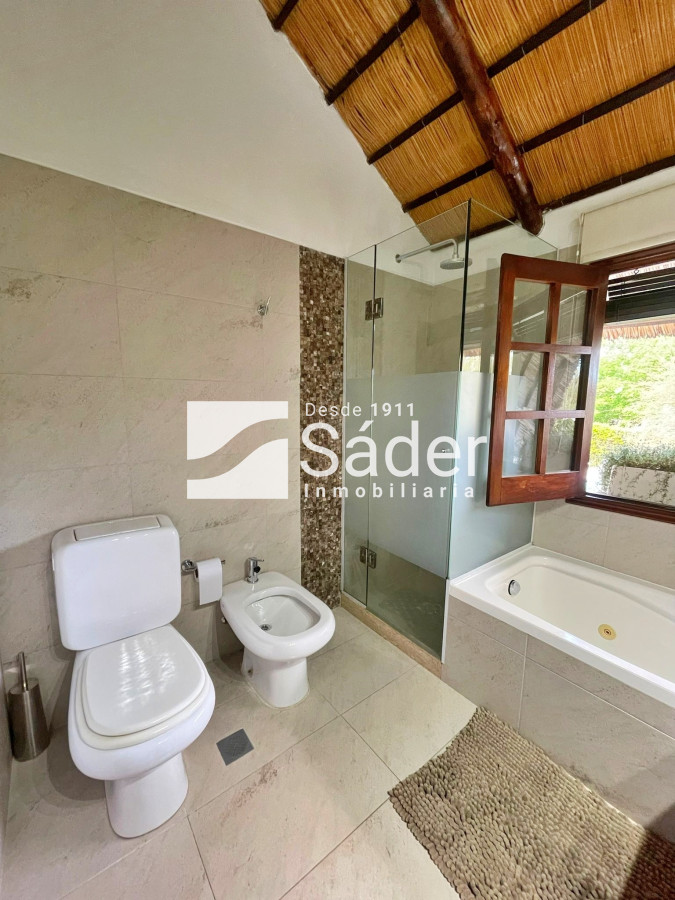 Casa ID.2389 - Casa en venta y alquiler Pinares 3 dormitorios