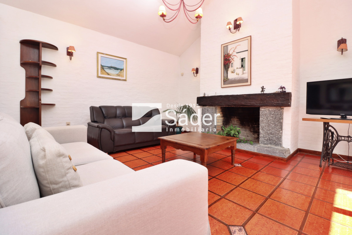 Casa ID.4624 - Hermoso Chalet en venta barrio Marly excelente entorno