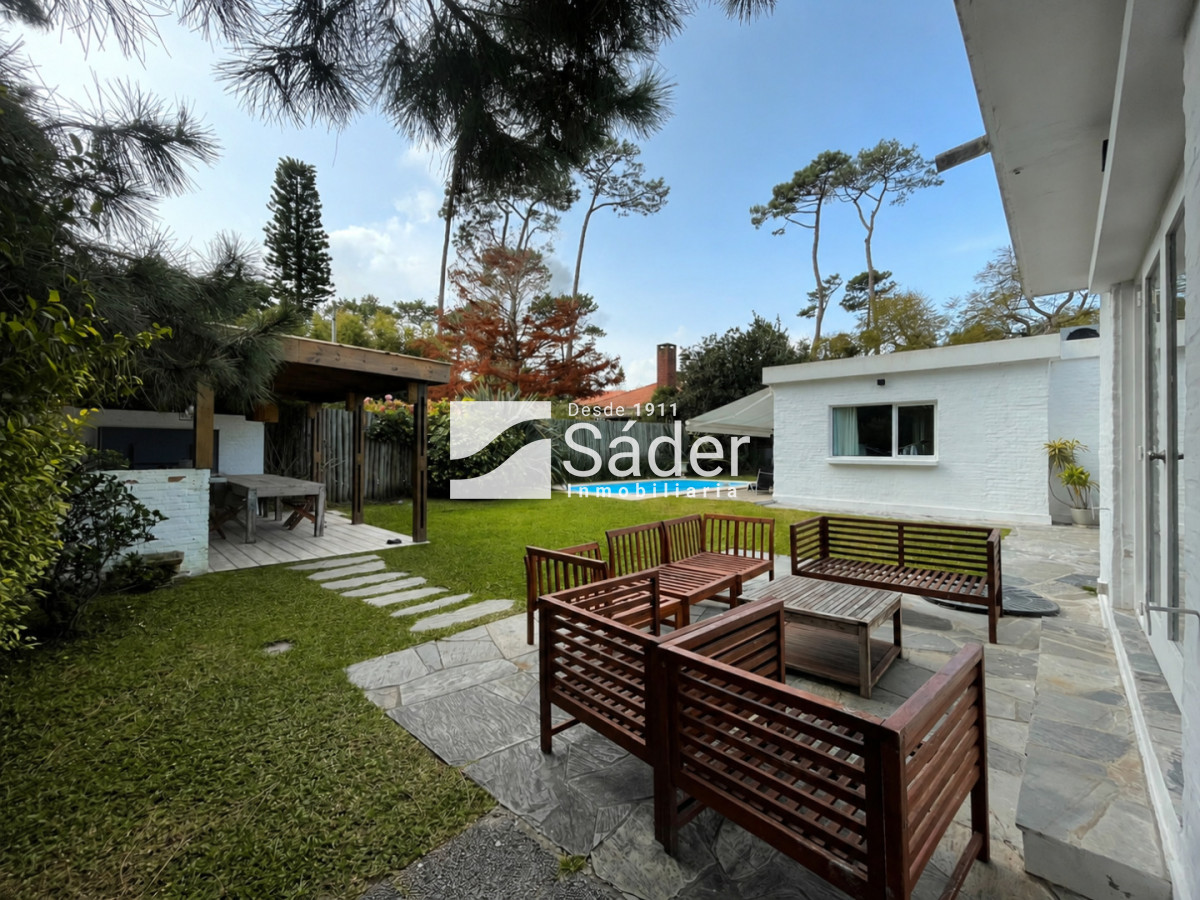 Casa ID.4973 - Excelente casa en Pinares. 3 suites, piscina y parrillero 