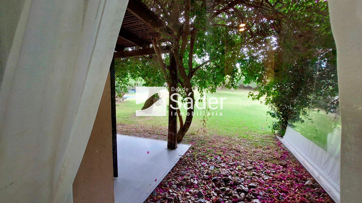 Casa ID.4604 - Casa en Rincón del Indio, alquiler y venta. 3 Suites, Amplio Jardín, Piscina y Parrillero 