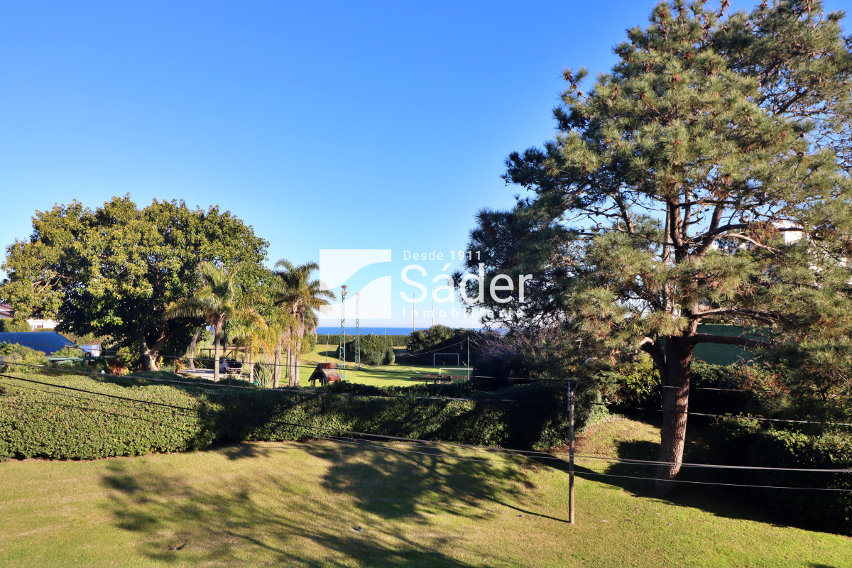 Casa ID.4192 - Chalet estilo tradicional en Pinares con gran terreno y vistas al mar