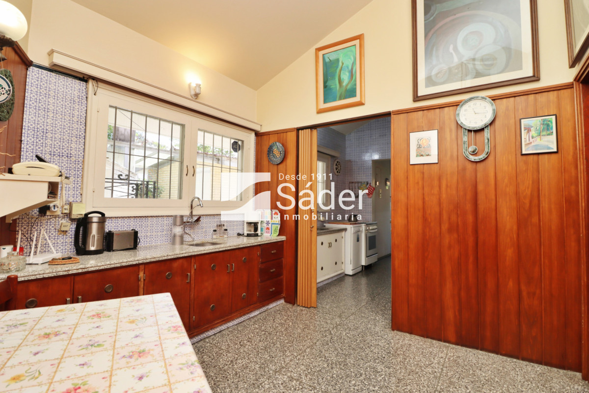 Casa ID.4517 - Espectacular casa en venta en Playa Mansa estilo clásico buena categoría