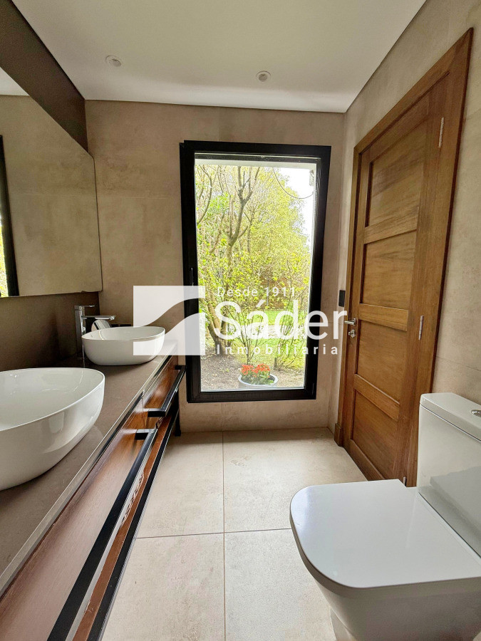 Casa ID.4465 - Casa en la mansa. 4 dormitorios, con piscina 